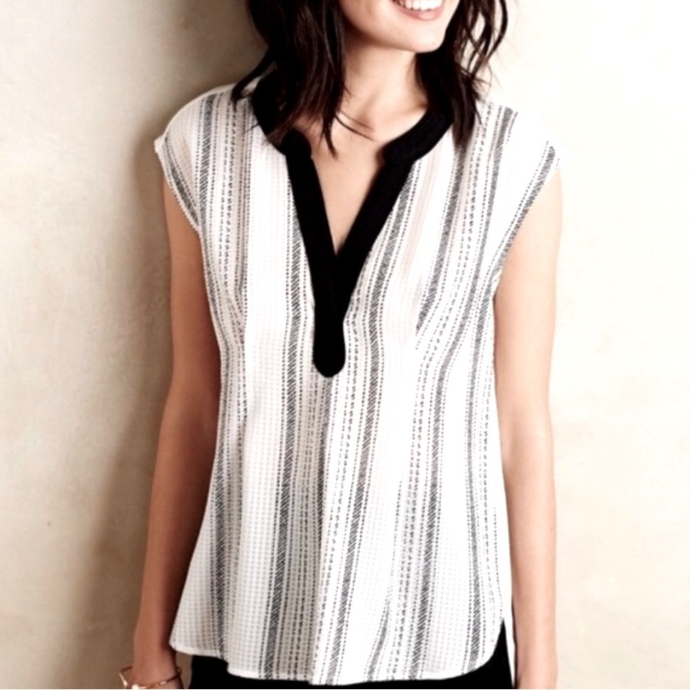 Postmark Anthropologie Top M Black White Notch V Neck Sleeveless Hi Lo Hem